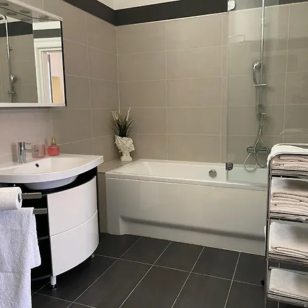 Apartment Wienerwald Vip 1 *